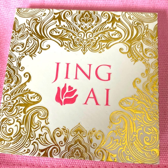 Jing Ai Skin Big blush palette/compact with mirror new opened for pic/untested - Picture 1 of 3